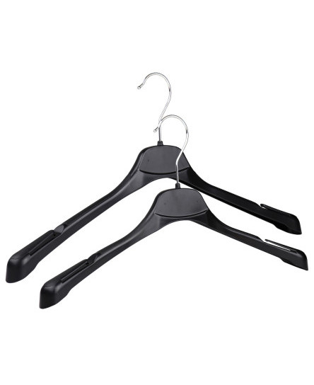 black-plastic-smart-coat-hangers-with-broad-ends-notches-for-jackets-clothes